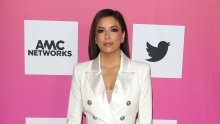 Sve je šokirala: Eva Longoria u glamuroznoj toaleti legla na pod i zaspala