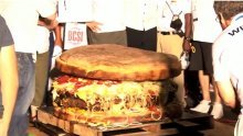 Najveći hamburger na svijetu težak je 352 kilograma