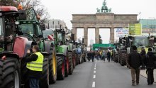 Farmeri blokirali Berlin; tisuće traktora na ulicama grada