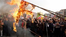 Stotine banaka i vladinih ureda zapaljeno u nemirima u Iranu