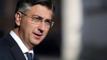 Plenković iz Splita pecnuo Milanovića i izrazio vjeru da će se naći novca i za policajce koji prijete štrajkom