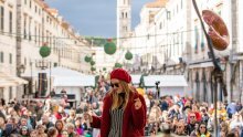 [FOTO] Nastup na prepunom Stradunu: Domenica uveselila brojne mališane