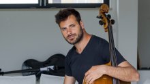 [VIDEO] Stjepan Hauser se na sebi svojstven način oprostio od 2019. godine i to u društvu atraktivne Benedette