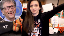 Bill Gates kao Djed Mraz: Korisnici Reddita poslao paket darova težak 37 kilograma. Evo što je sve bilo u njemu