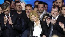 Obratite pozornost na Gordana Jandrokovića tijekom govora Grabar Kitarović