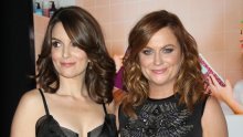 Tina Fey i Amy Poehler vodit će Zlatne globuse 2021.