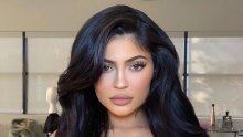 Fanovi zbunjeni: Nakon što je prije godinu i pol izvadila filere, Kylie Jenner ponovno je povećala usne