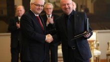 Josipović nagradio tvrtku koja zabranjuje sindikat