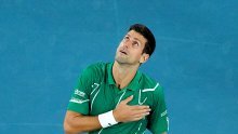 Novak Đoković javno se ispričao zbog onoga što je napravio za vrijeme meča na Australian Openu; je li to uopće bilo potrebno?