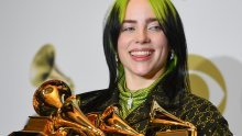 Billie Eilish pomela je konkurenciju na Grammyju, rasprodala svjetsku turneju, a sad će nastupiti i na dodjeli Oscara