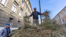 Kožarićev 'Stog sijena' opet postavljen u centar Rijeke