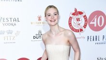 Elle Fanning odiše elegancijom u krem večernjoj haljini bez naramenica