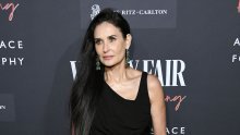 Demi Moore odlučila je pokazati sve; prozirna haljina otkrila je da ne nosi grudnjak