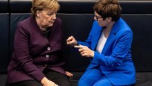 Merkel žali zbog povlačenja svoje štićenice; CSU ne zanima kancelarska pozicija