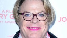 Britanski stand up komičar Eddie Izzard nedavno je trčao maraton u Zagrebu, a sada je stanovnicima hrvatske metropole poslao znakovitu poruku