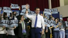 Bernie Sanders osuđuje homofobne napade na Petea Buttigiega