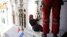 HGSS za 70. rođendan poklonio građanima i turistima spuštanje užetom posebnom tehnikom