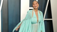 Chrissy Teigen: Danas žalim jer sam operirala grudi na početku karijere