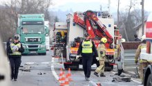 [FOTO] Stravičan sudar automobila i cisterne kod Karlovca; jedna osoba poginula; lož ulje isteklo po cesti