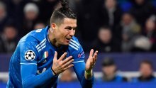 Cristiano Ronaldo se neće vratiti u Torino; njegovi su suigrači u izolaciji, a on na drugom kraju Europe