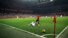 Veliki derbi turskog nogometa na sablasno praznom stadionu; Galatasaray i Bešiktaš bez navijača, bez golova...