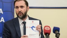 Apel hrvatskih liječnika: Uz pandemiju imamo i infodemiju, prestanite dijeliti poluinformacije i lažne vijesti, širite nepotrebnu paniku!