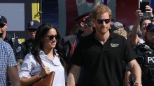 Ne mare za zabrane: Meghan Markle i princ Harry s maskama na licu raznosili hranu bolesnima