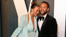 Snimka koja će vam uljepšati dan: Chrissy Teigen u izolaciji organizirala neobično vjenčanje