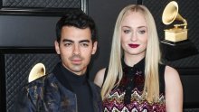 Sophie Turner zeza muža jer nosi traperice po kući