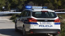 Pijan udario u policijski automobil pa pobjegao; prijeti mu kazna do 23.300 kuna