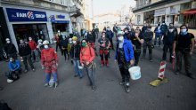 [FOTO] Gužva u centru Zagreba, no ne onakva na kakvu bi pomislili: Ova mala 'vojska' život stavlja po strani i pomaže Zagrepčanima