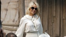 Pamela Anderson odbacila krpice: Nakon fotografije na kojoj ima tek zlatni lanac, objavila i novu