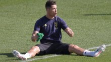 Cristiano Ronaldo zna kako dodatno privuči pozornost; sada je uz njega trenirala i zaručnica Georgina