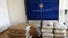 Policijski pas u kontroli prometa kod Makarske nanjušio 200 kilograma marihuane