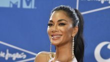 Čišćenje sa stilom: Nicole Scherzinger u šljokicama i visokim potpeticama