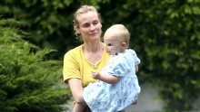 Ni Diane Kruger nije odoljela ljetnim sandalama koje će dominirati modnom scenom u mjesecima što su pred nama