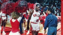 Michael Jordan postao tema dana u regiji zbog misteriozne zastavice Crvene zvezde u njegovoj sobi; evo što je doživio igrajući u Zadru protiv Dražena i Ace!