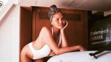 Chrissy Teigen nedavno je izvadila silikone iz grudi, a sada je pokazala figuru u kupaćem kostimu