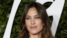 Modna ikona Alexa Chung prisjetila se svoje najveće beauty pogreške zbog koje i danas žali