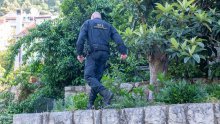 Policija u moru pronašla pištolj kojim je muškarac u Dubrovniku ubio majku i teško ranio oca