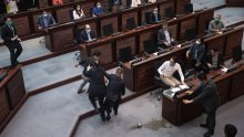 Vrijeđanje kineske himne je zločin, izglasao hongkonški parlament