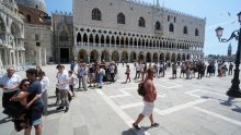 Turisti pohrlili u Veneciju nakon četiri mjeseca