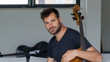 Stjepan Hauser u slavljeničkom raspoloženju: Najprije fešta u najboljem društvu, a onda svira na slapovima Krke