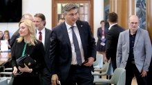 U pratnji dvjestotinjak simpatizera vodeći HDZ-ovci predali liste; Plenković: Idemo pobijediti!