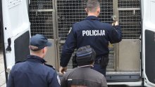 Policajac iz Josipdola pretukao migranta: Ubio je boga u njemu, izgledalo je strašno