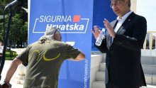 [FOTO] Plenković u Bjelovaru izbjegavao svaki fizički kontakt