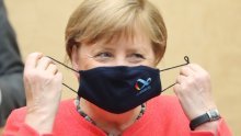 Nakon kritika Angela Merkel po prvi puta stavila masku u javnosti