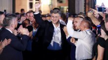 Plenković opet izašao pred pristaše uz 'Eye of the Tiger': Danas ćemo malo slaviti, a sutra krećemo opet, svim srcem za Hrvatsku