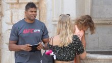 Legendarni UFC borac Alistair Overeem s obitelji prošetao praznim Dubrovnikom