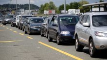 Upozorenje HAK-a: Pojačan je promet prema unutrašnjosti, na graničnim prijelazima moguća duža čekanja